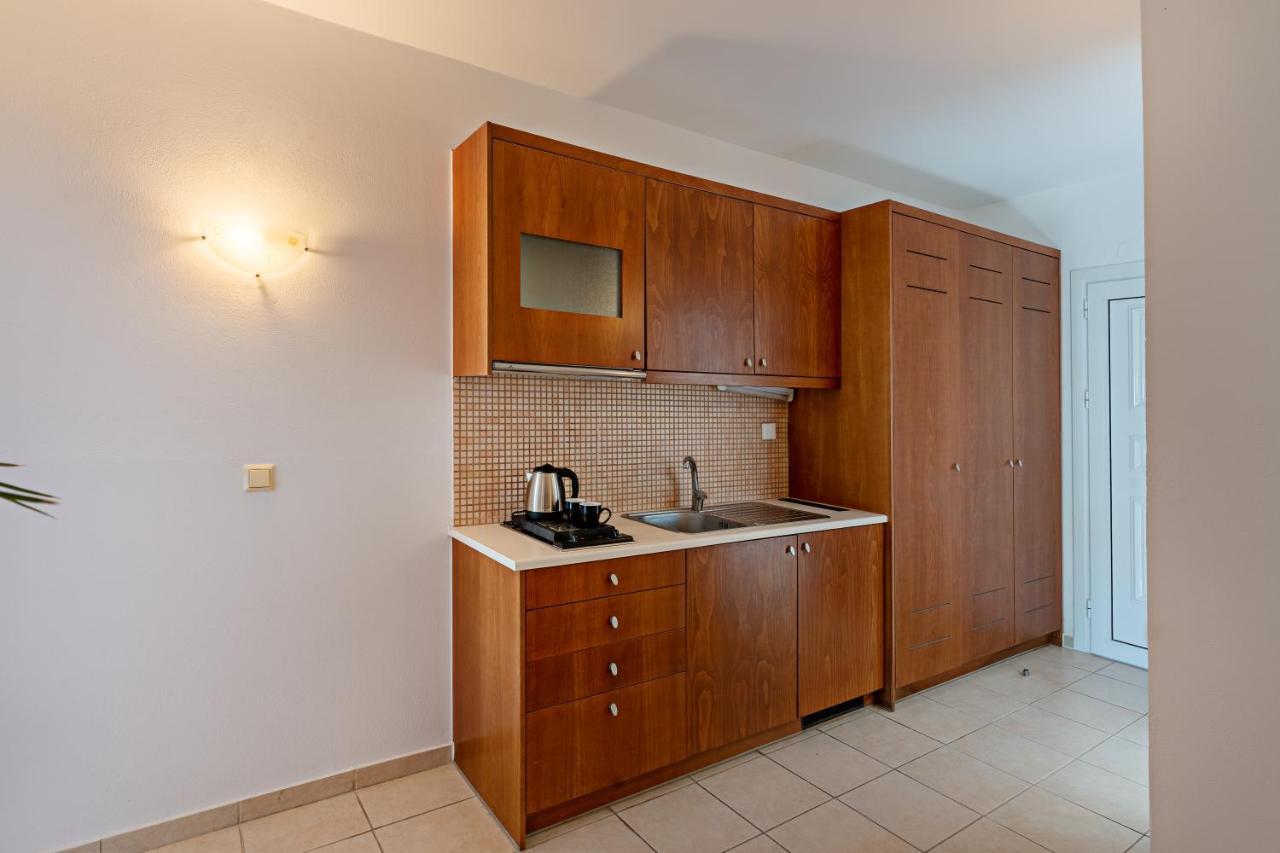 Delfina Boutique Hotel Paralia Kourna Екстериор снимка