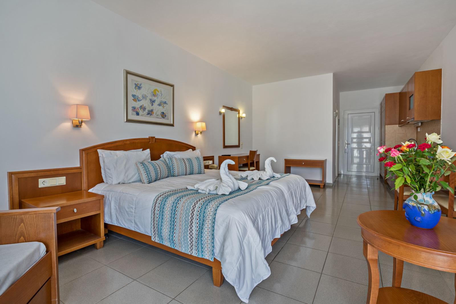 Delfina Boutique Hotel Paralia Kourna Екстериор снимка