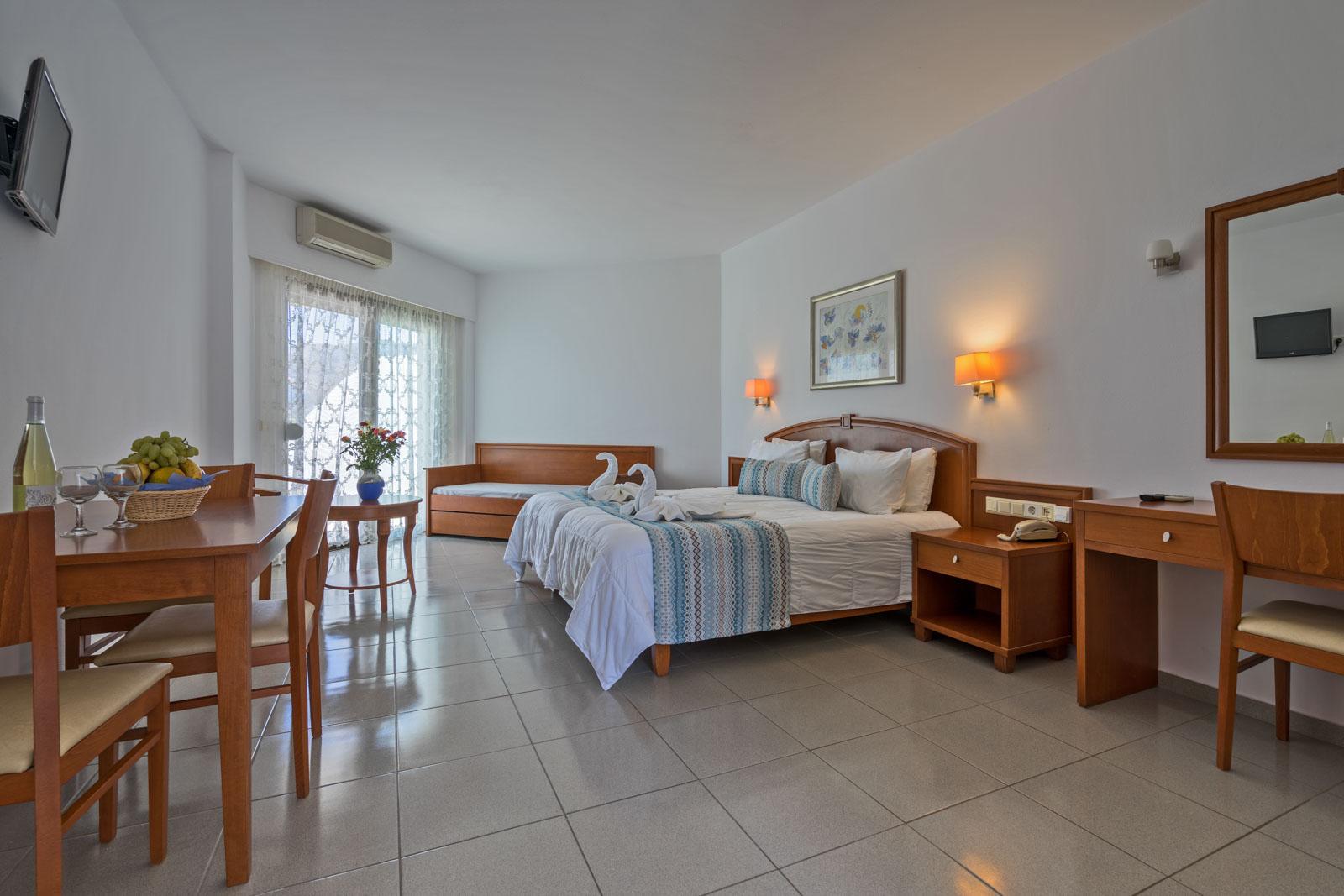 Delfina Boutique Hotel Paralia Kourna Екстериор снимка