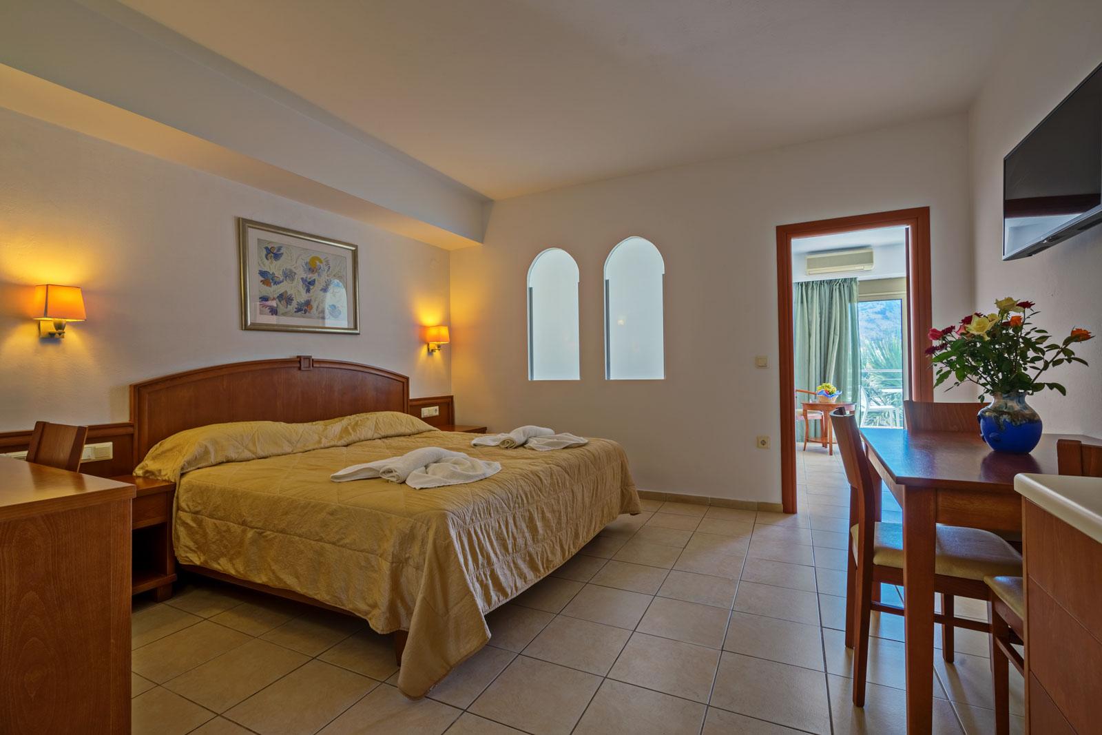 Delfina Boutique Hotel Paralia Kourna Екстериор снимка